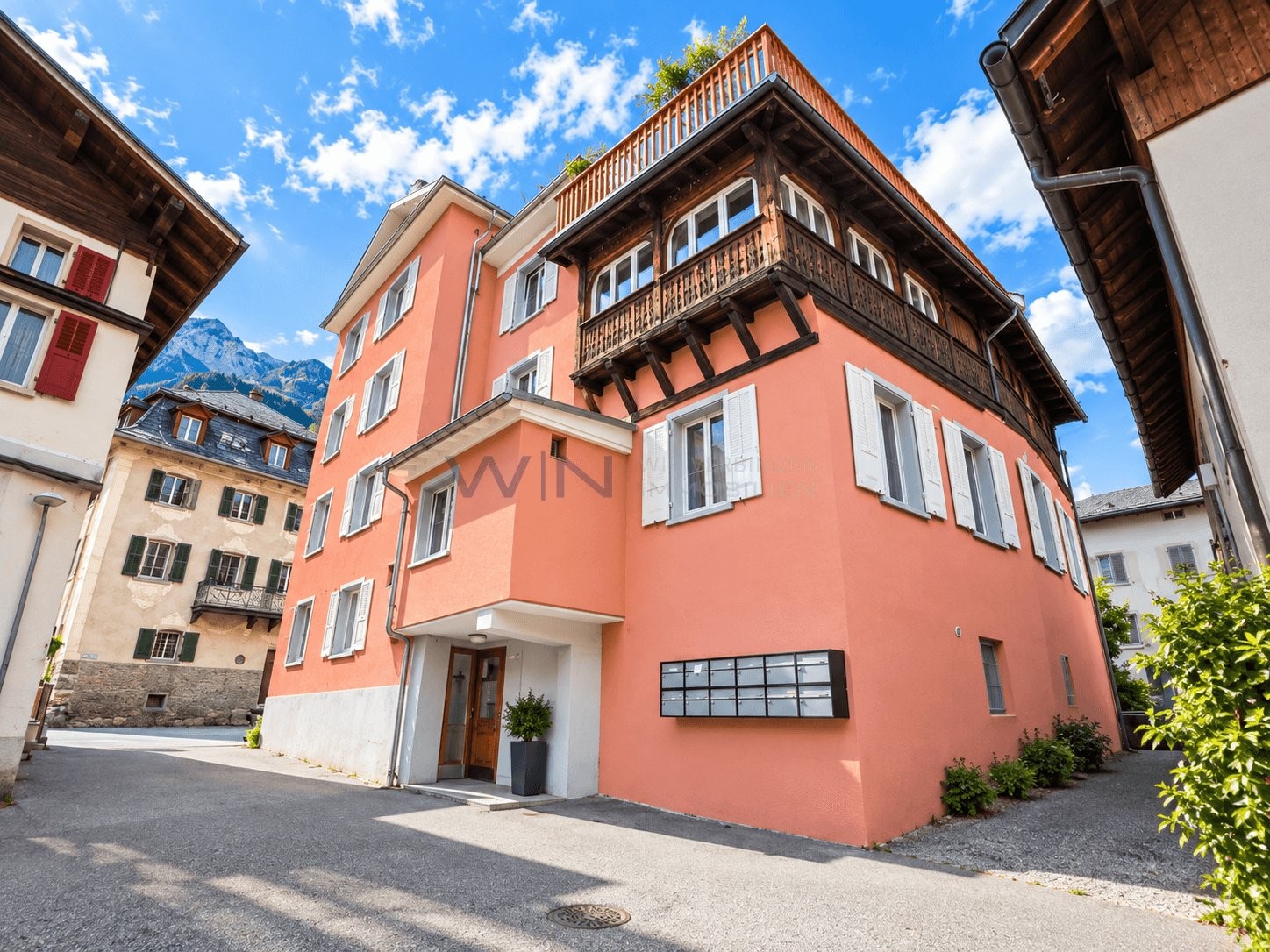 maison multifamiliale de 23 pièces