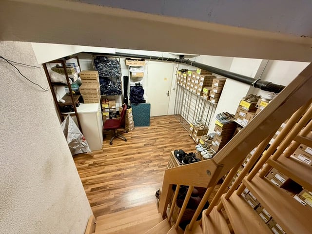 48m² shop