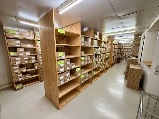48m² shop