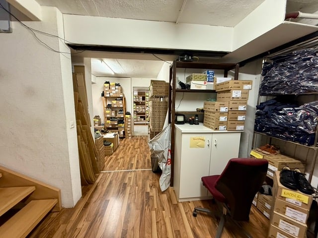 48m² shop