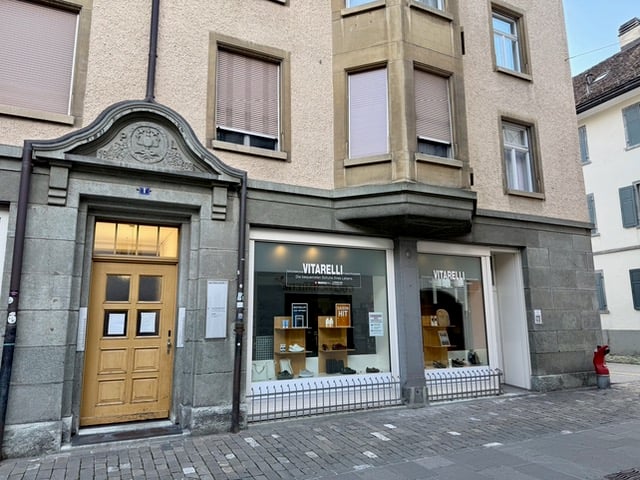 48m² shop