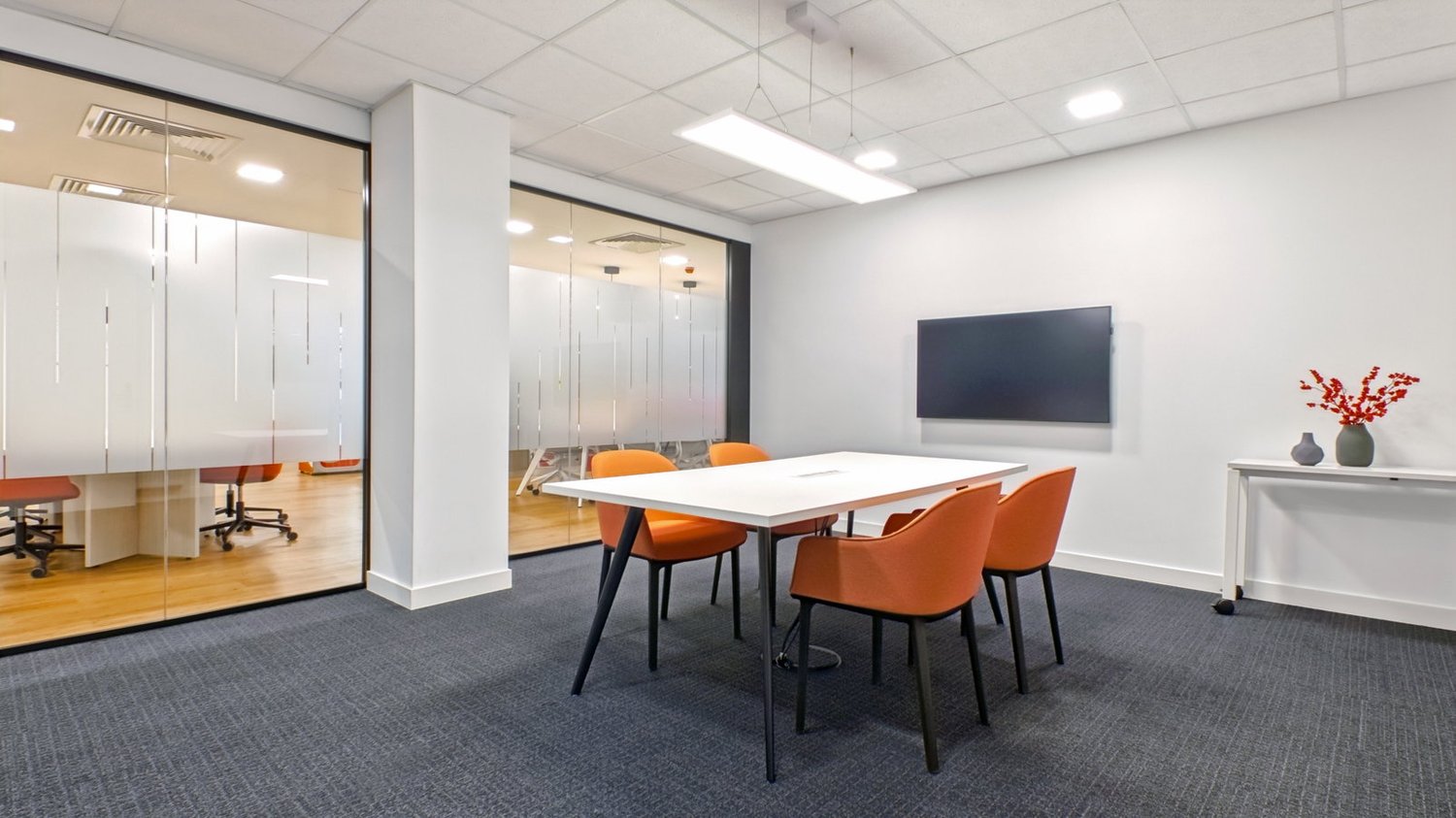 225m² office