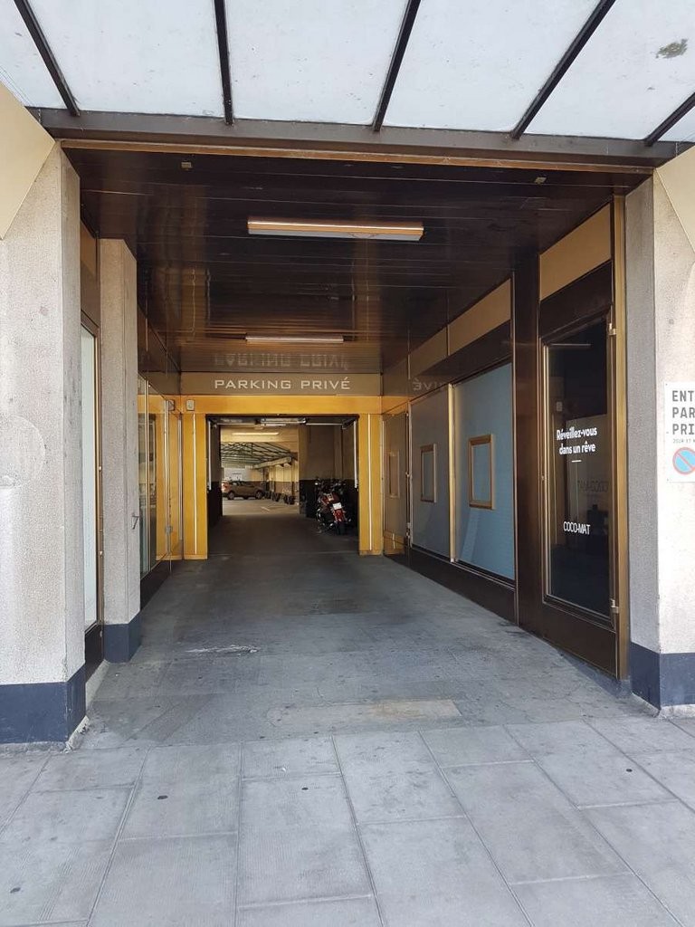 Überdachter Veloparkplatz, Foto 2 von 3