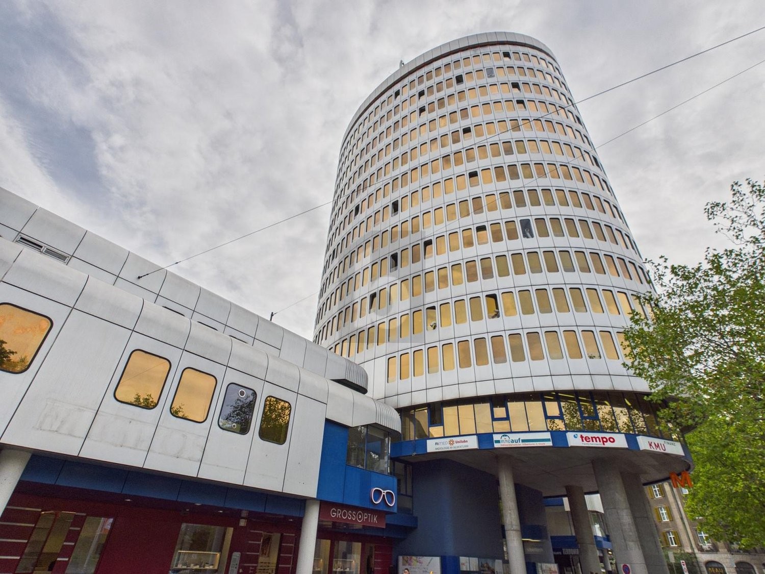 180m² office