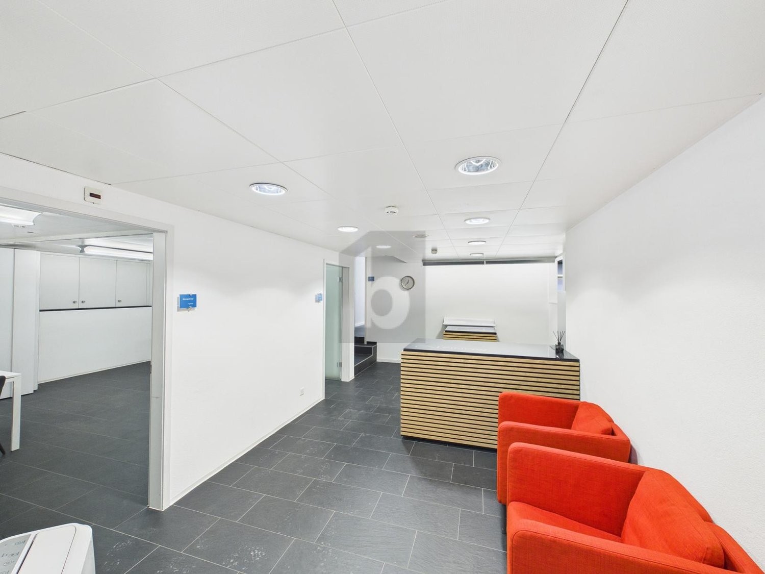 180m² office