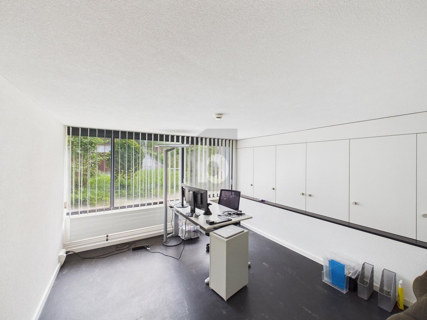 180m² office