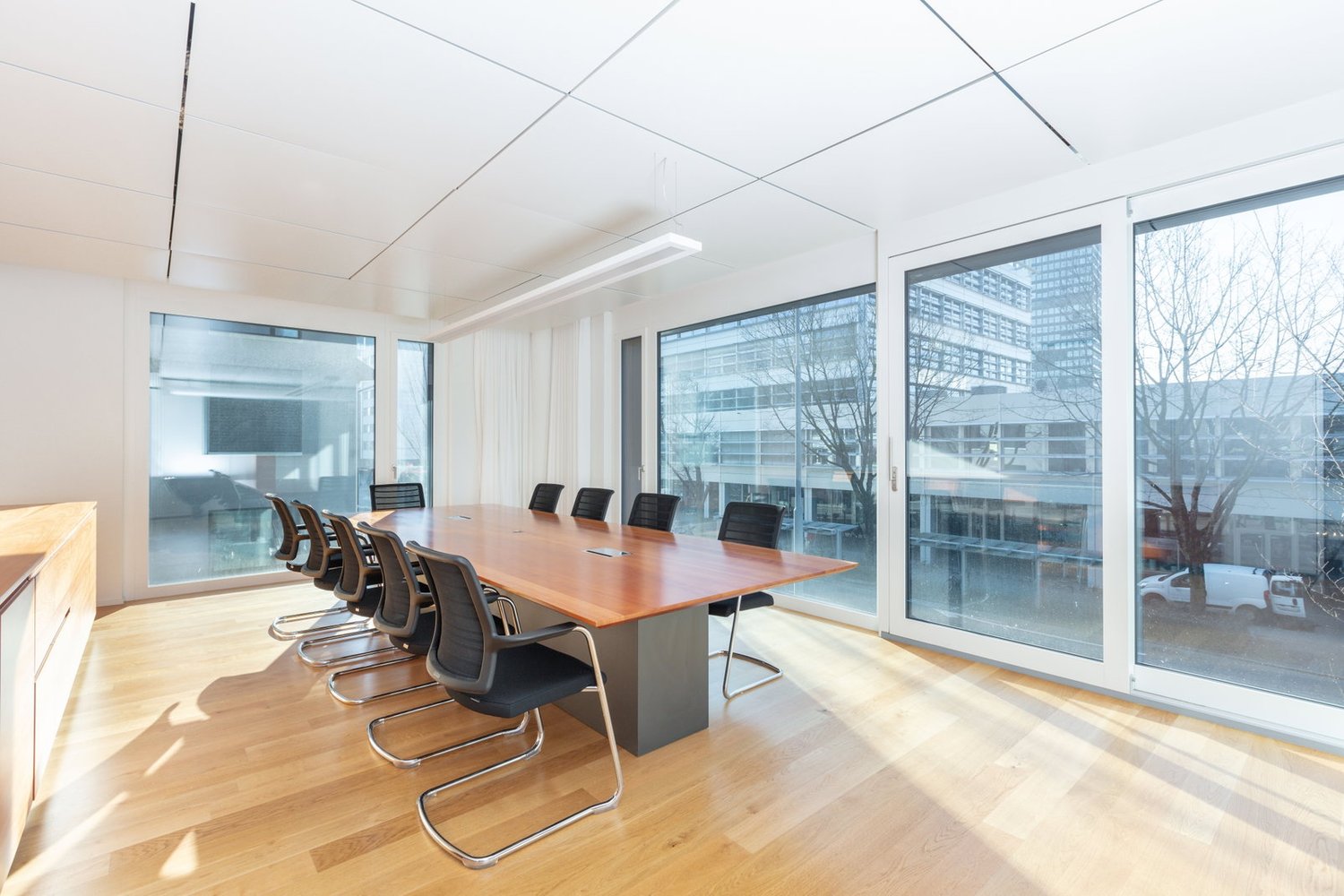 75m² office