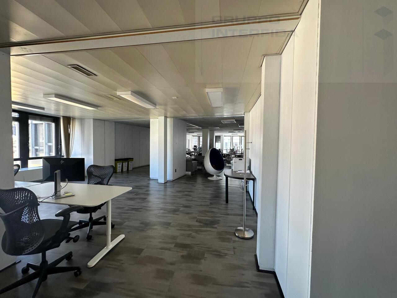 950m² office