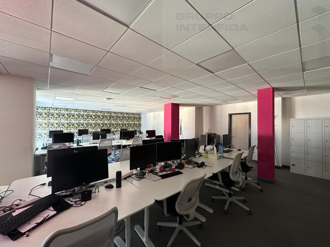 950m² office