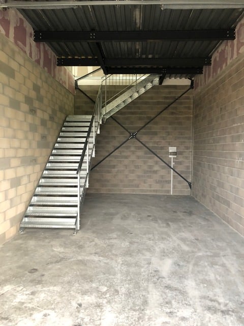 130m² commercial