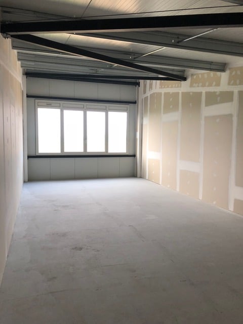 130m² commercial