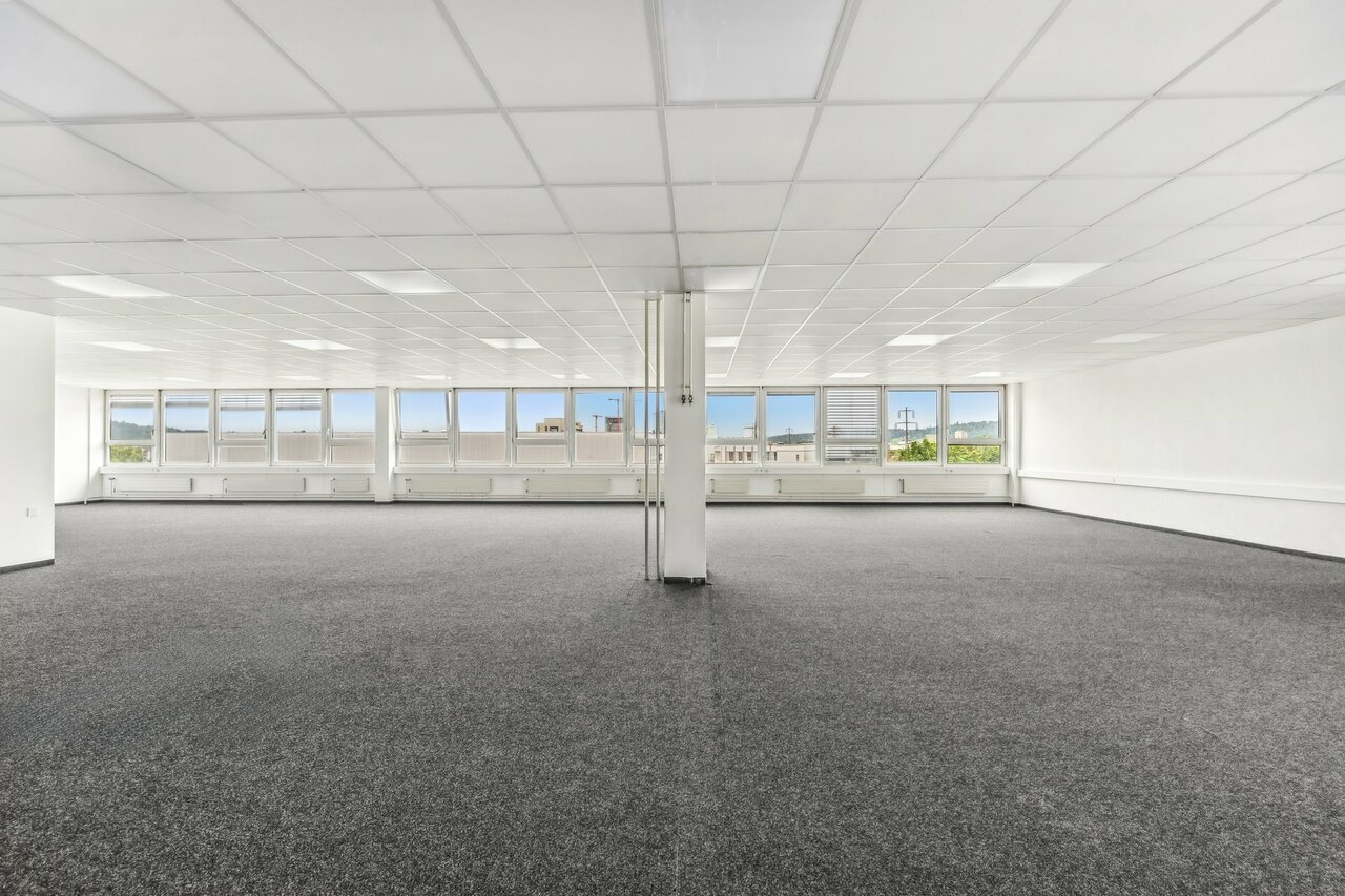 210m² office