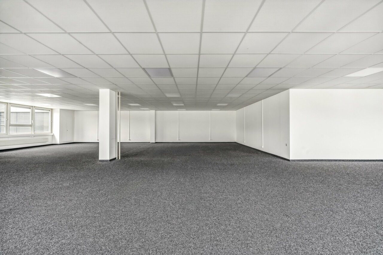 210m² office