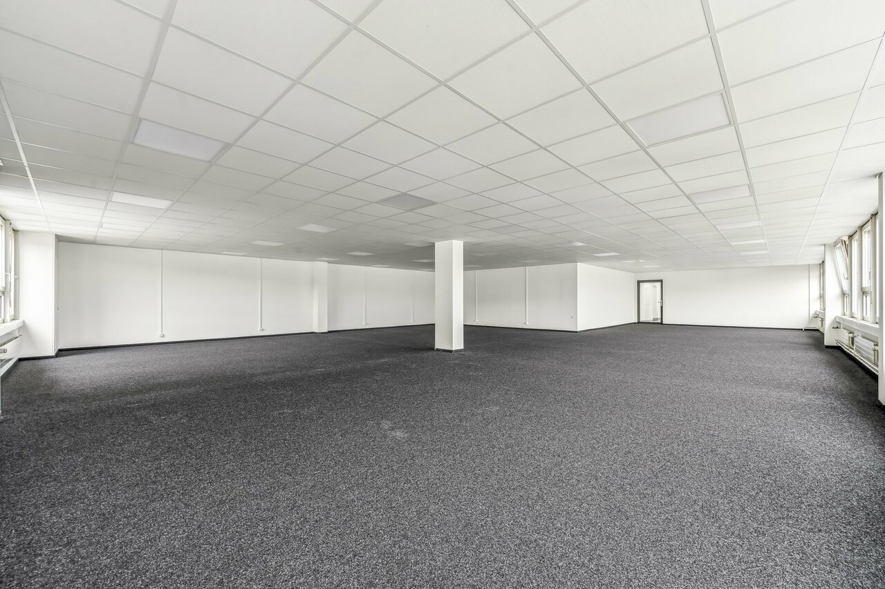210m² office