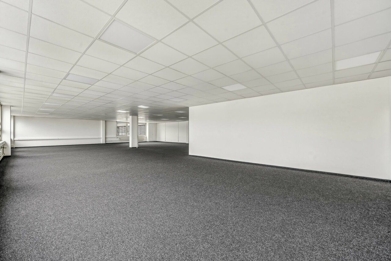 210m² office