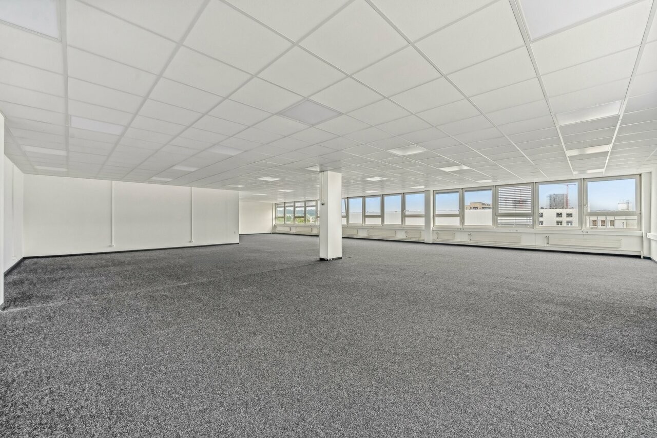 210m² office
