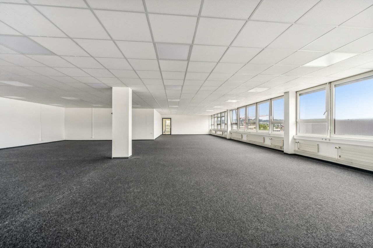 210m² office