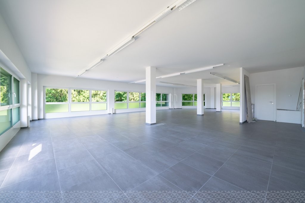 178m² office
