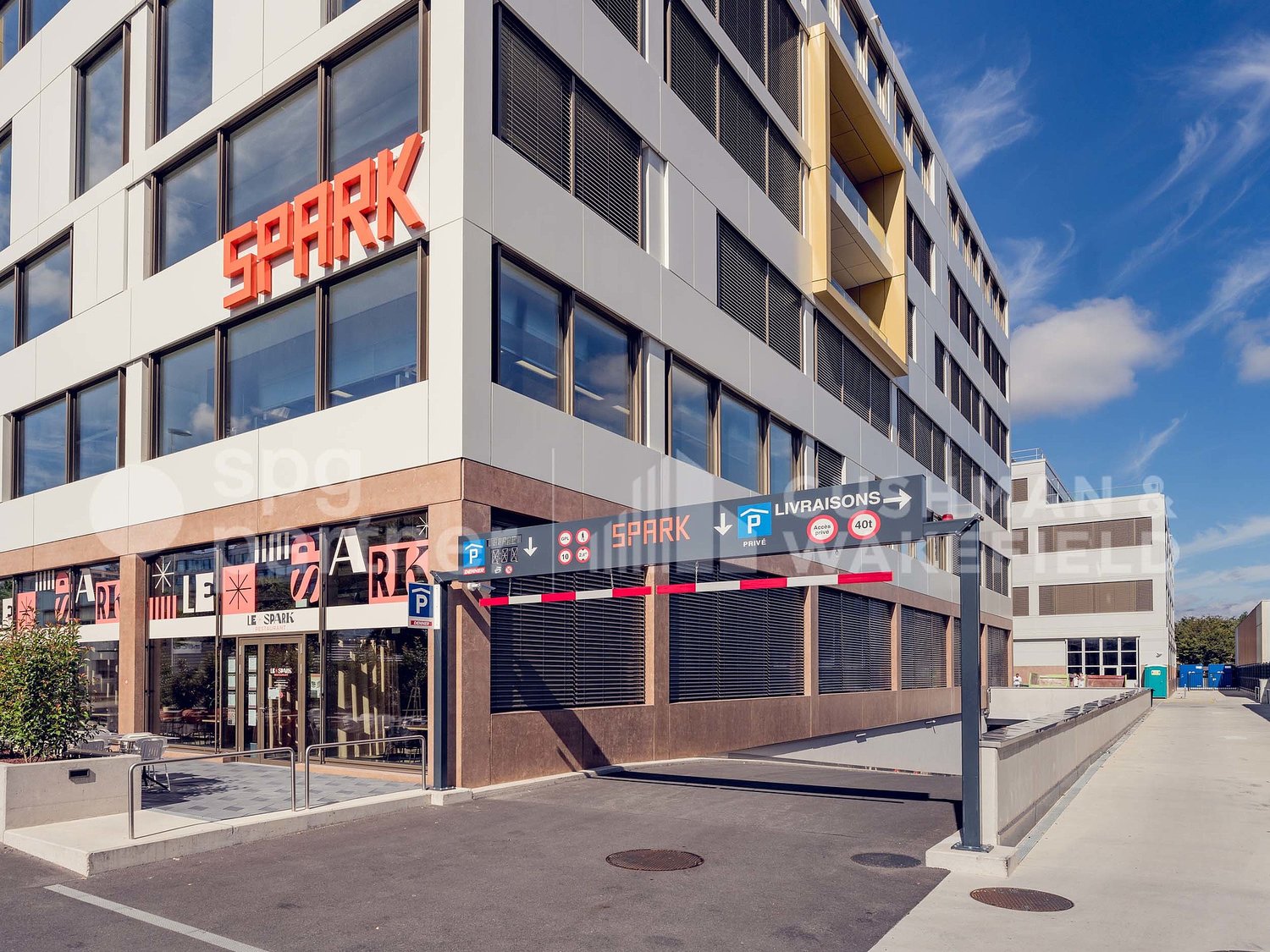 140m² office