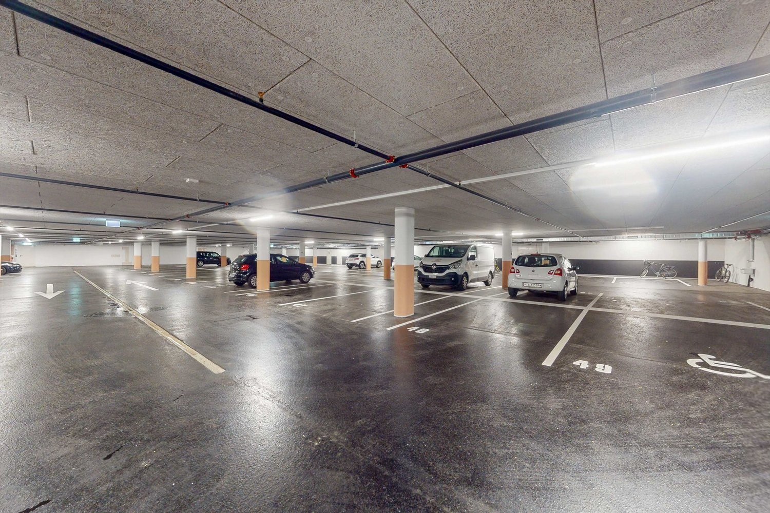 Überdachter Fahrradparkplatz