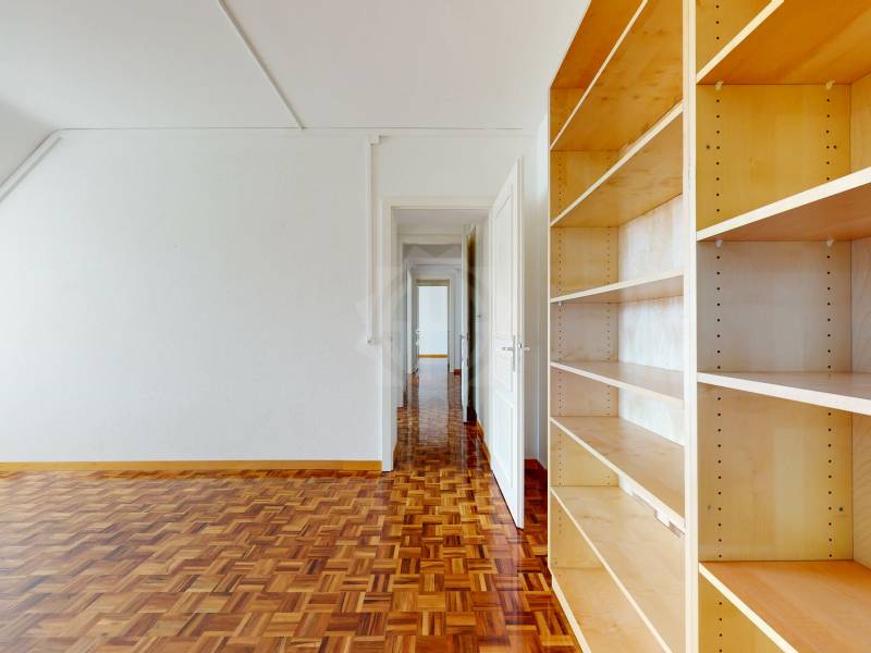 323m² office