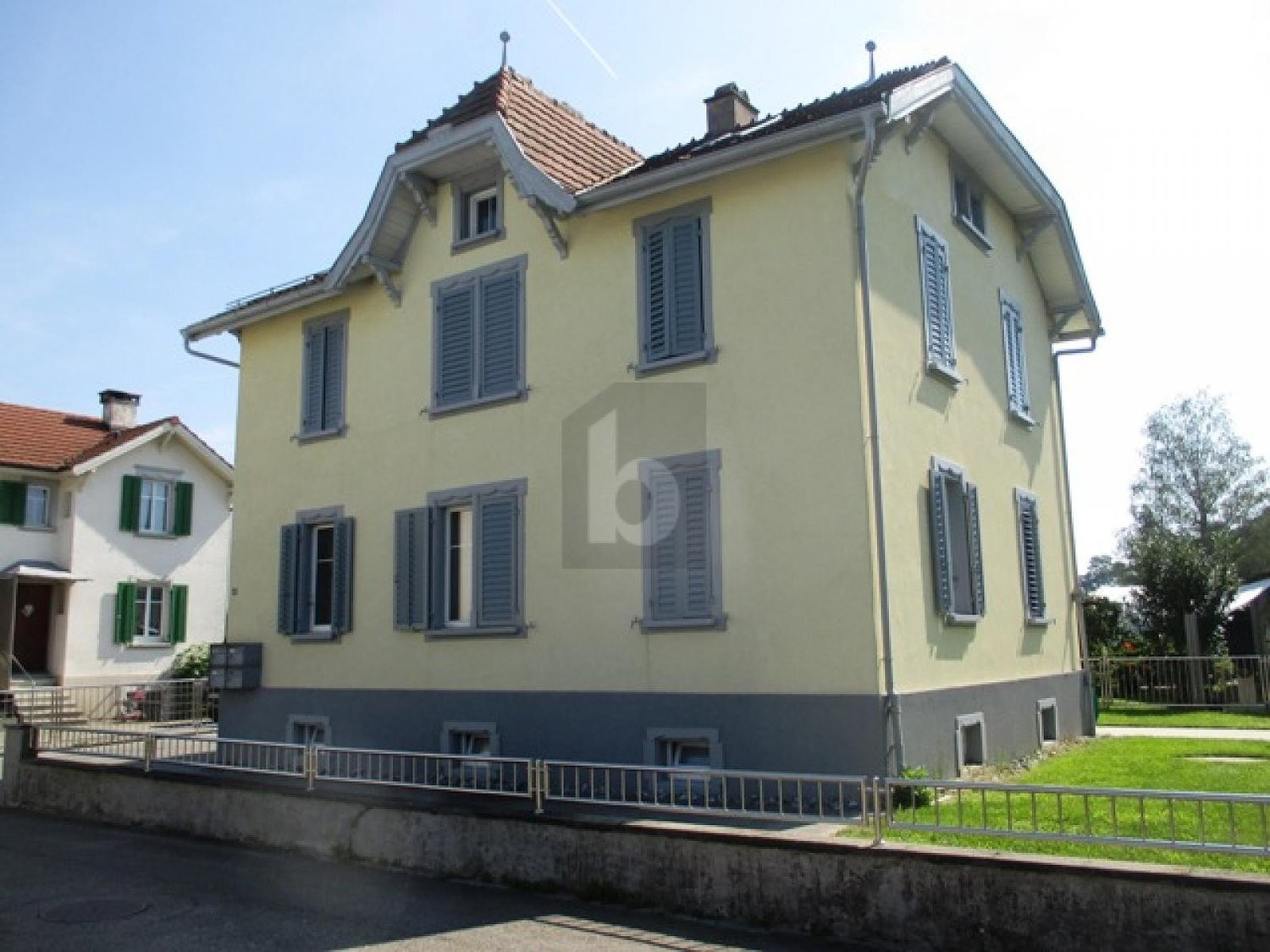 Maison multifamiliale de 5 ½ pièces