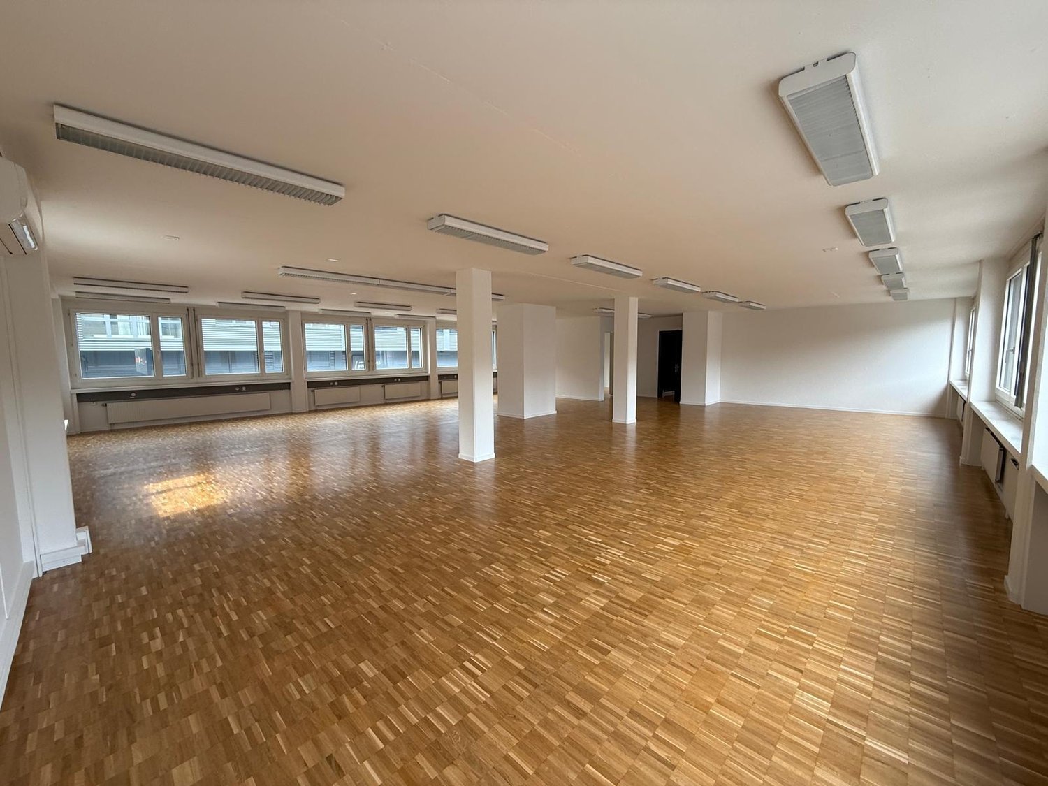 172m² office