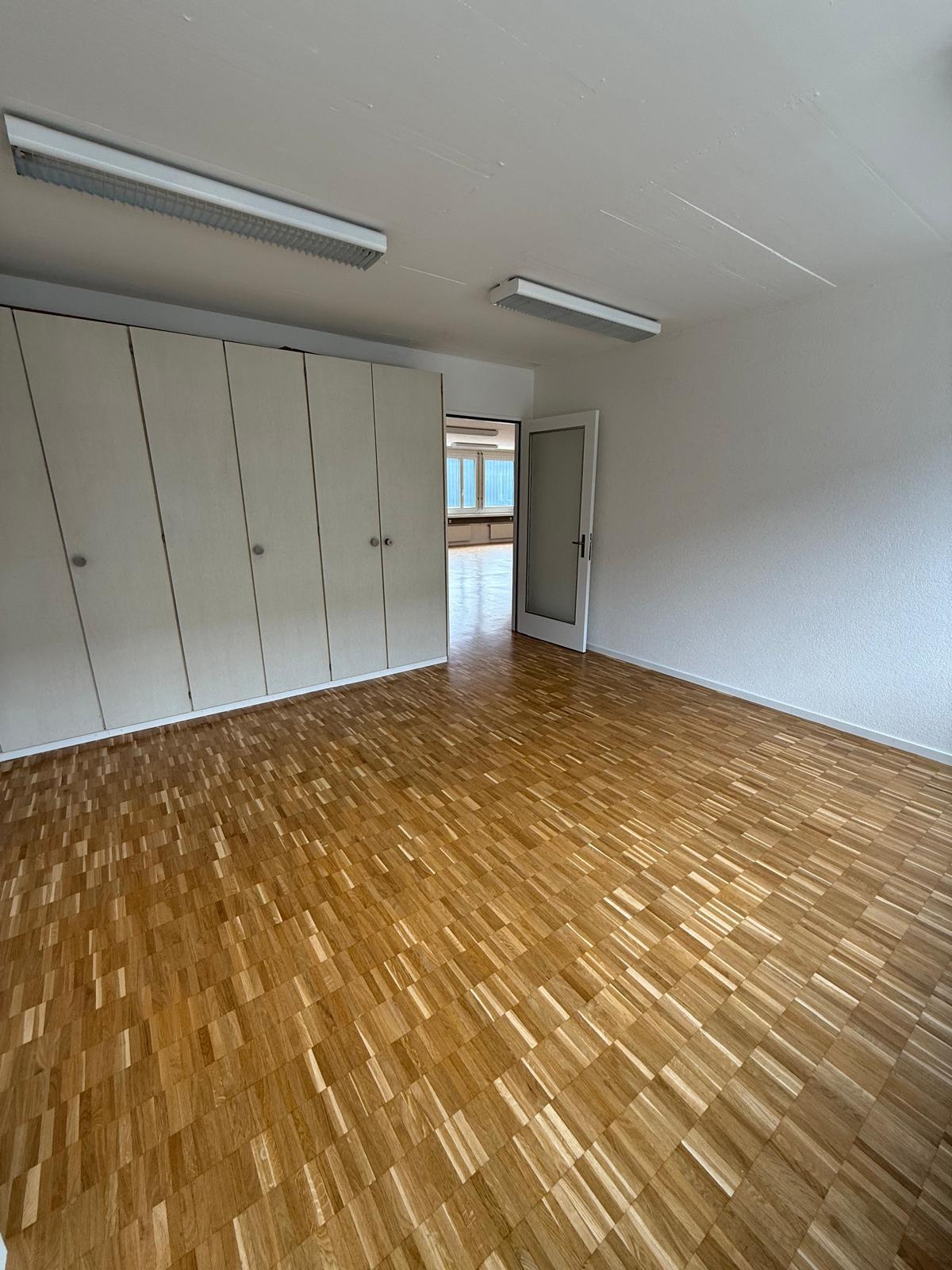 172m² office