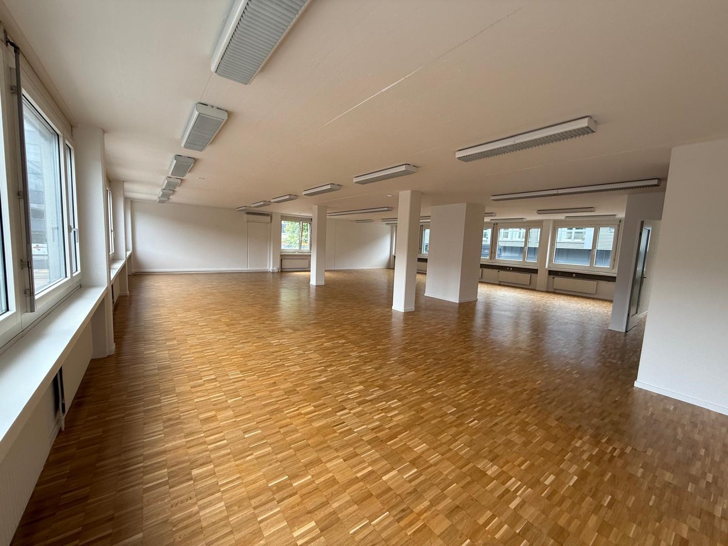 172m² office