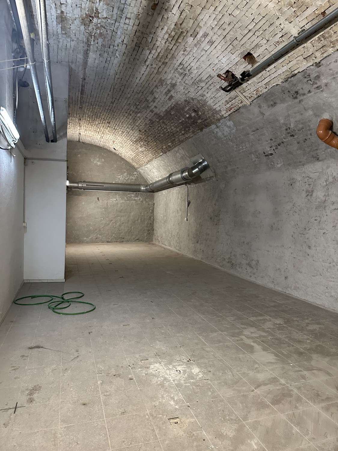Commercial, Foto 2 von 4