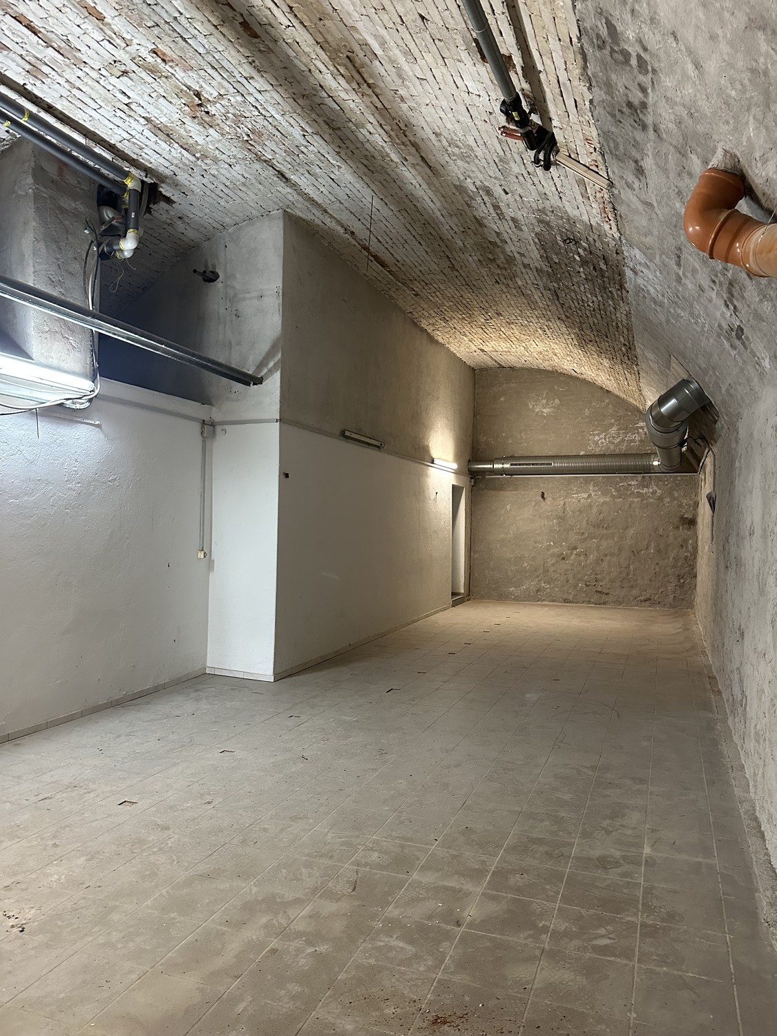 Commercial, Foto 4 von 4