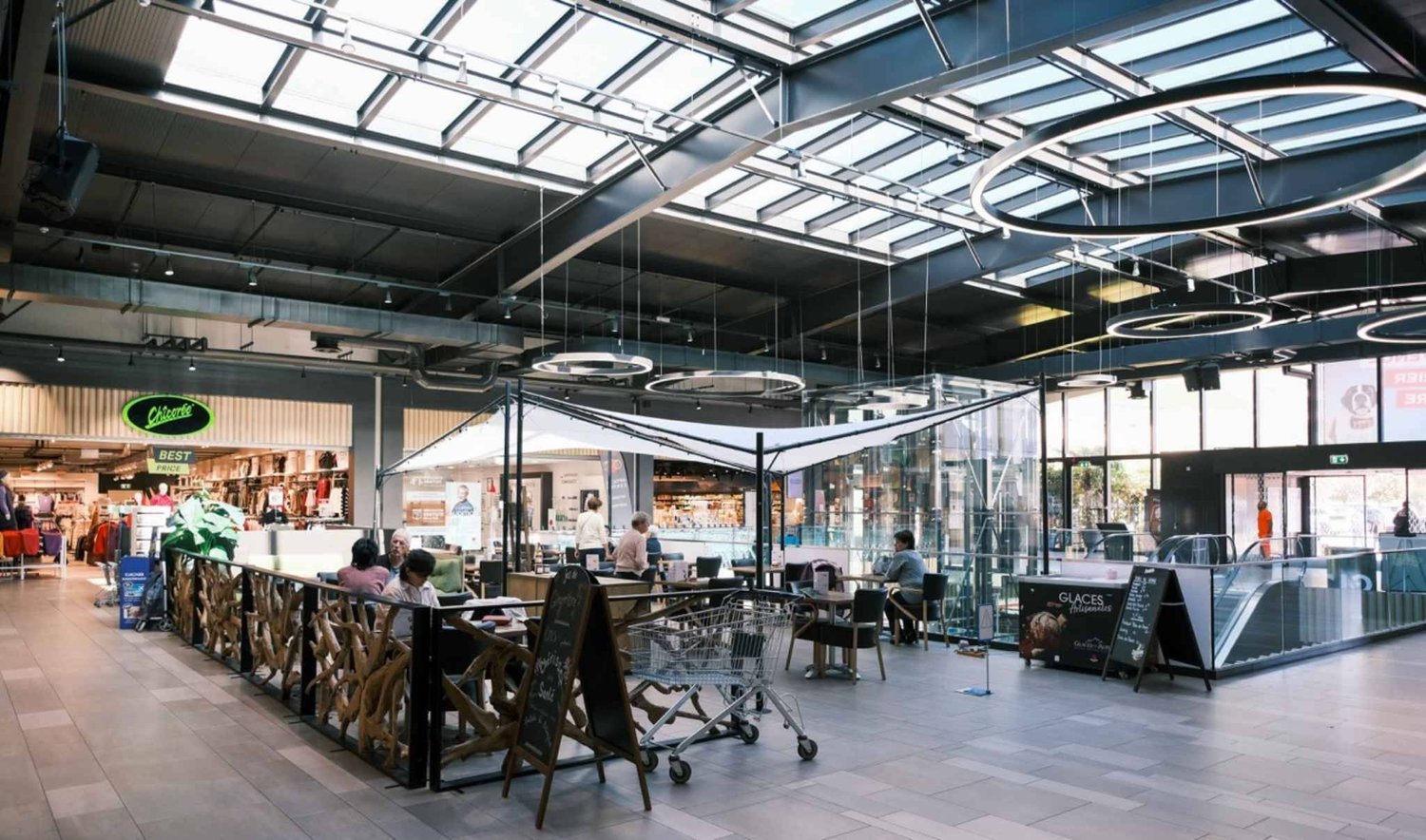 120m² arcade