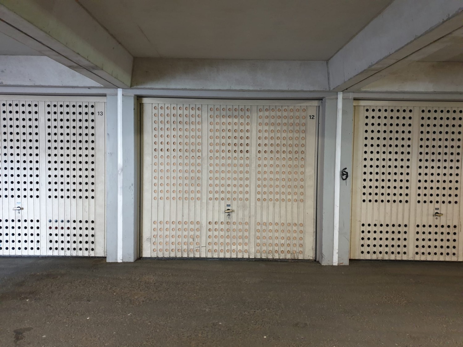 Unterirdischer Parkplatz, Foto 3 von 3