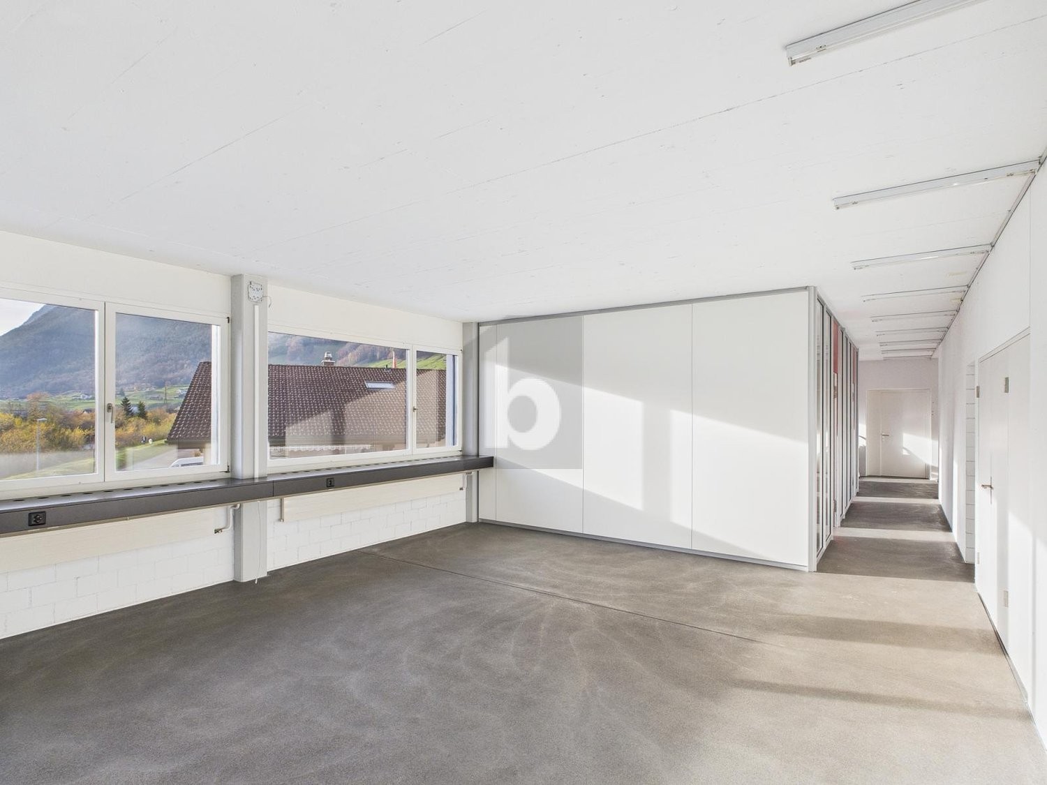 131m² ufficio, foto 1 di 4