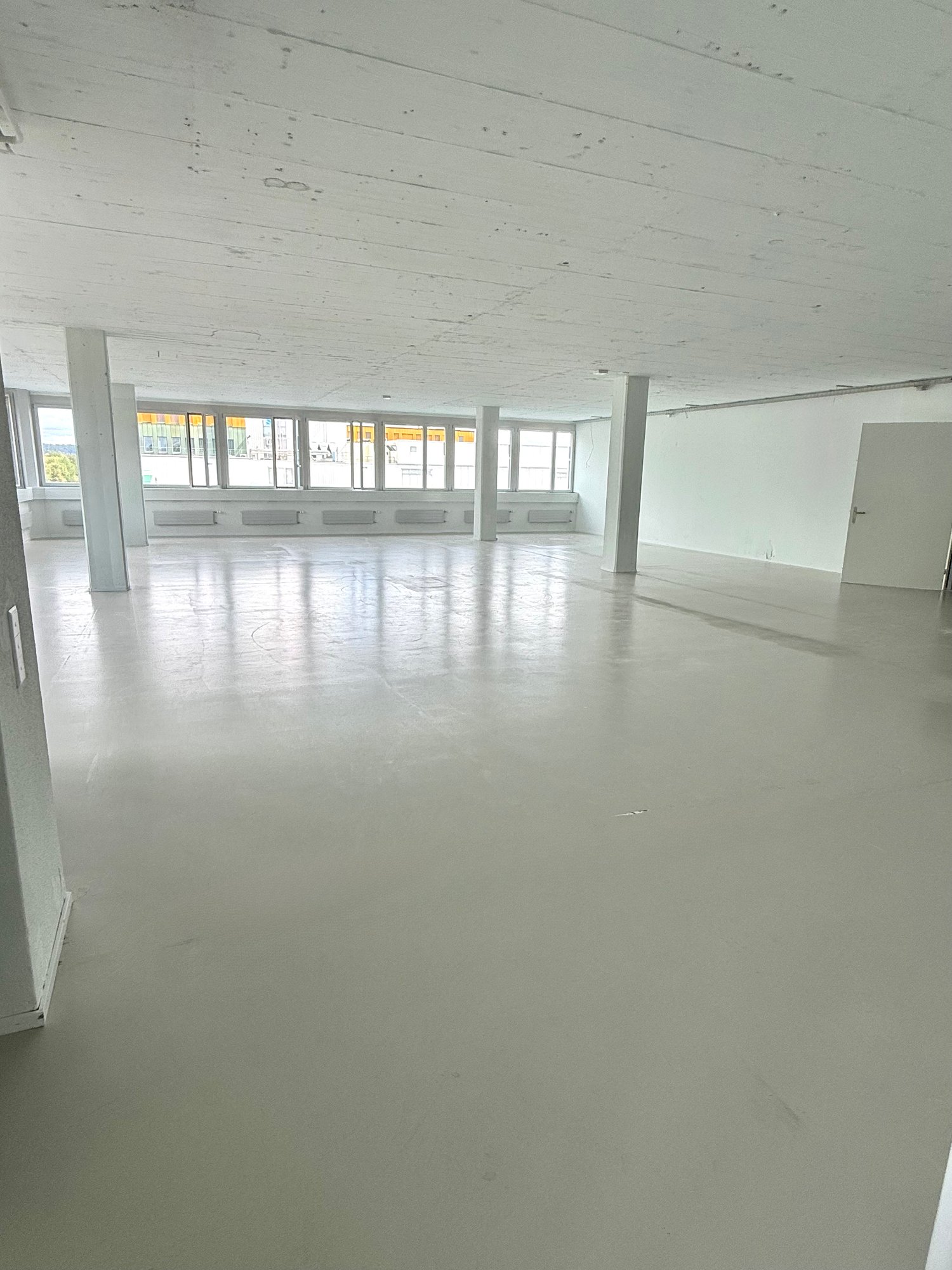 198m² industrial object, Foto 1 von 10