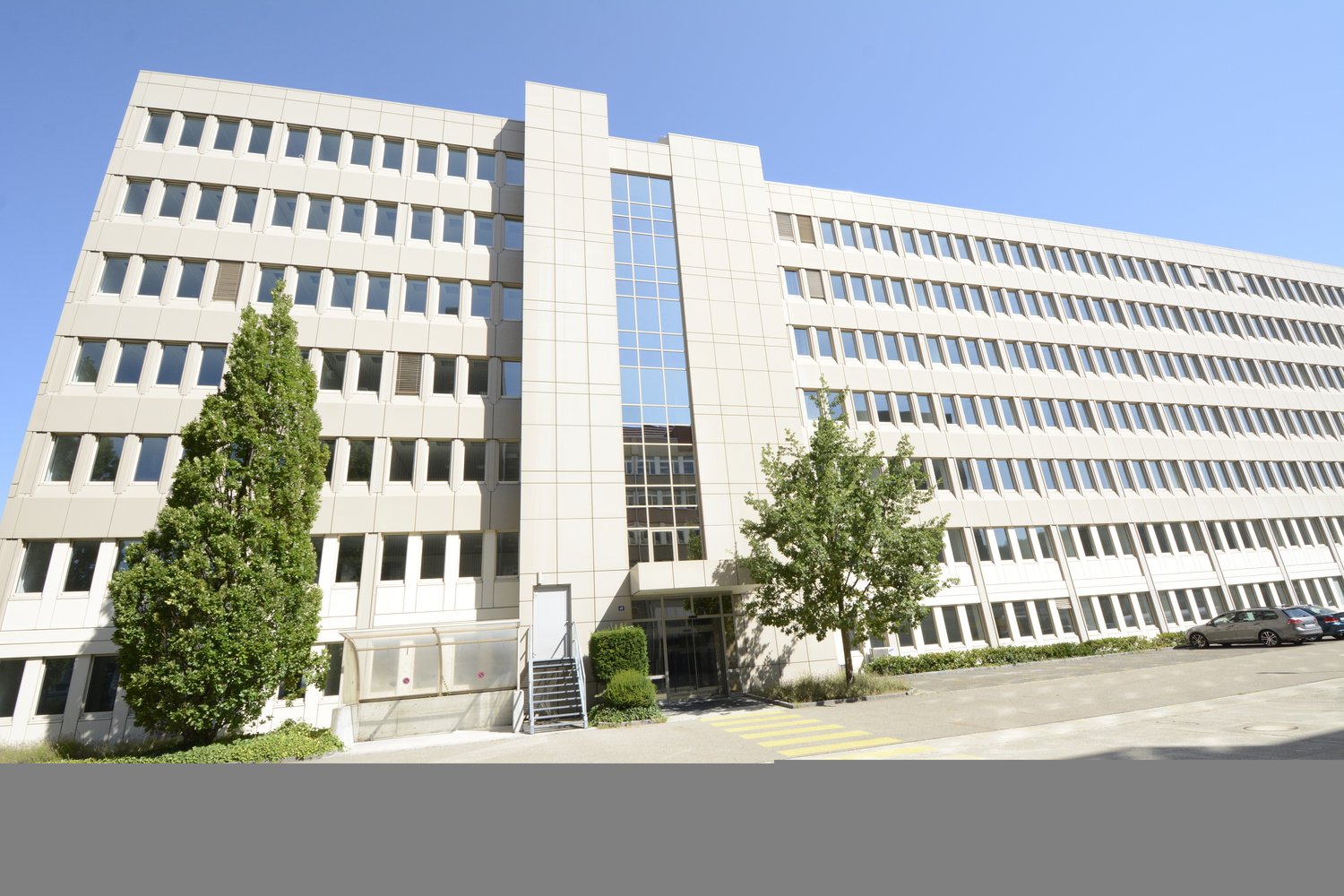 300m² office
