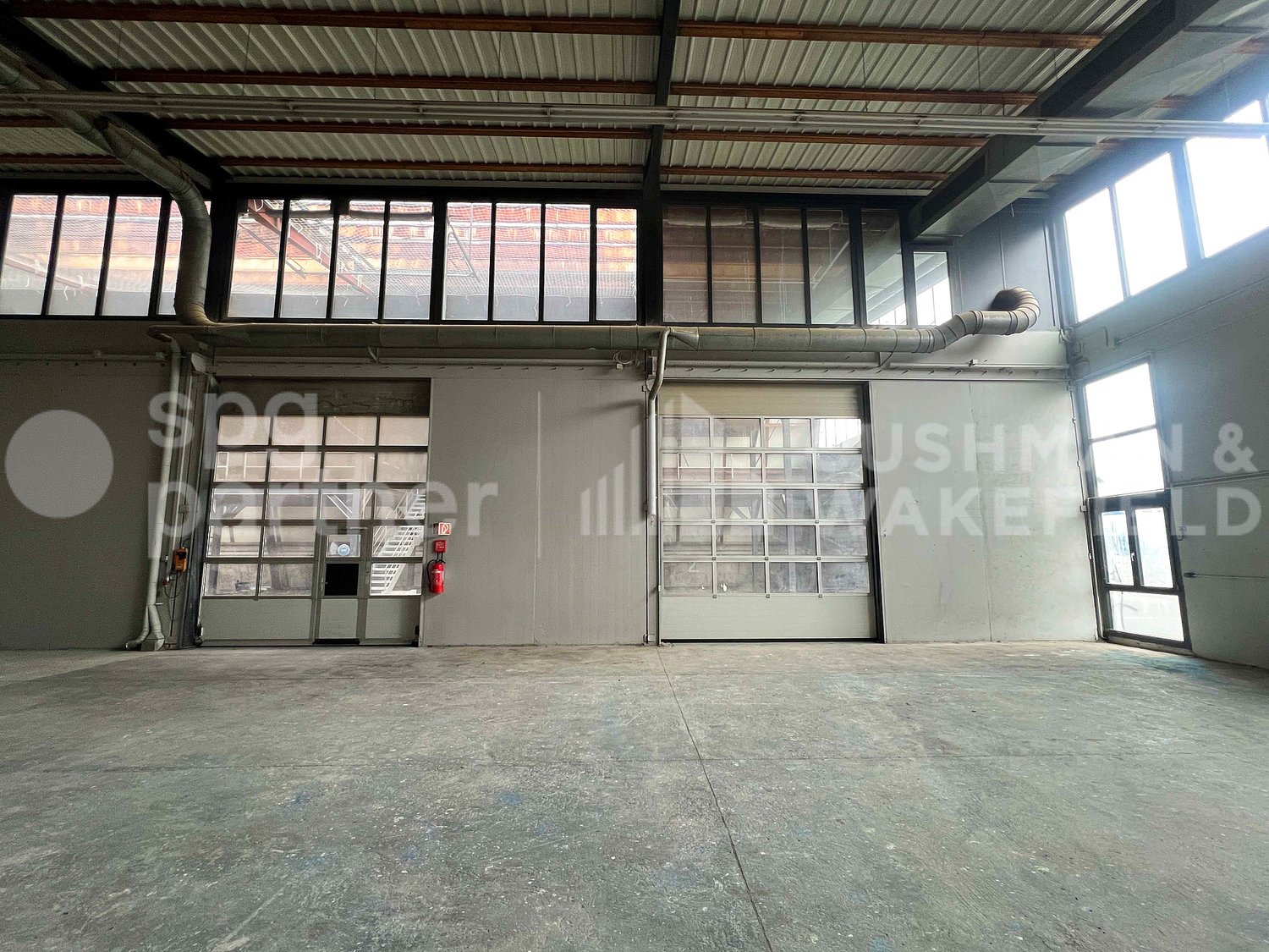 1470m² storage room