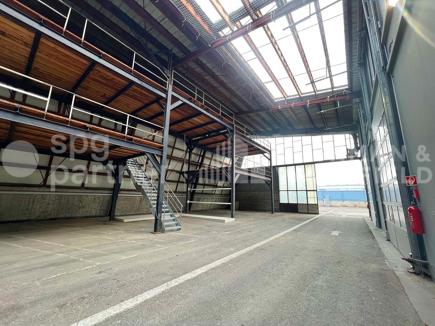 1470m² storage room