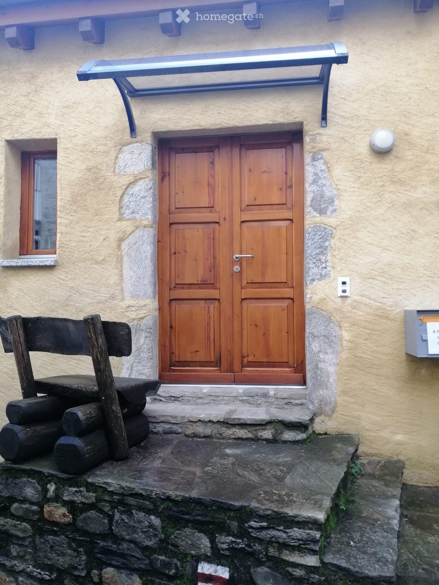 3-Zimmer-Einfamilienhaus
Rustikales Häuschen im Kern von Bigorio zu vermieten.
3 ETAGEN, 3 Zimmer,
EG: Haupteingang, Küche, Wohnzimmer.
Obergeschoss: offenes Dachzimmer.
Untergeschoss: kleine Waschküche, Badezimmer mit Dusche, kleines Zimmer, Abstellraum unter der Treppe, 2 Zugänge zum Haus.
Miet, Foto 2 von 5