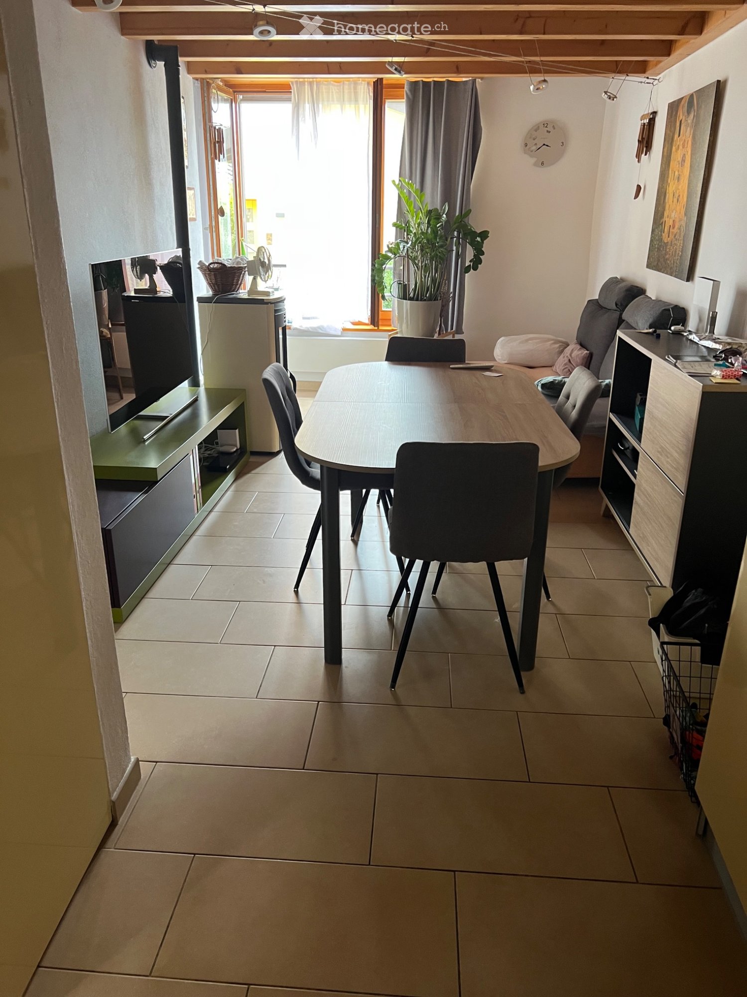 3-Zimmer-Einfamilienhaus
Rustikales Häuschen im Kern von Bigorio zu vermieten.
3 ETAGEN, 3 Zimmer,
EG: Haupteingang, Küche, Wohnzimmer.
Obergeschoss: offenes Dachzimmer.
Untergeschoss: kleine Waschküche, Badezimmer mit Dusche, kleines Zimmer, Abstellraum unter der Treppe, 2 Zugänge zum Haus.
Miet, Foto 3 von 5