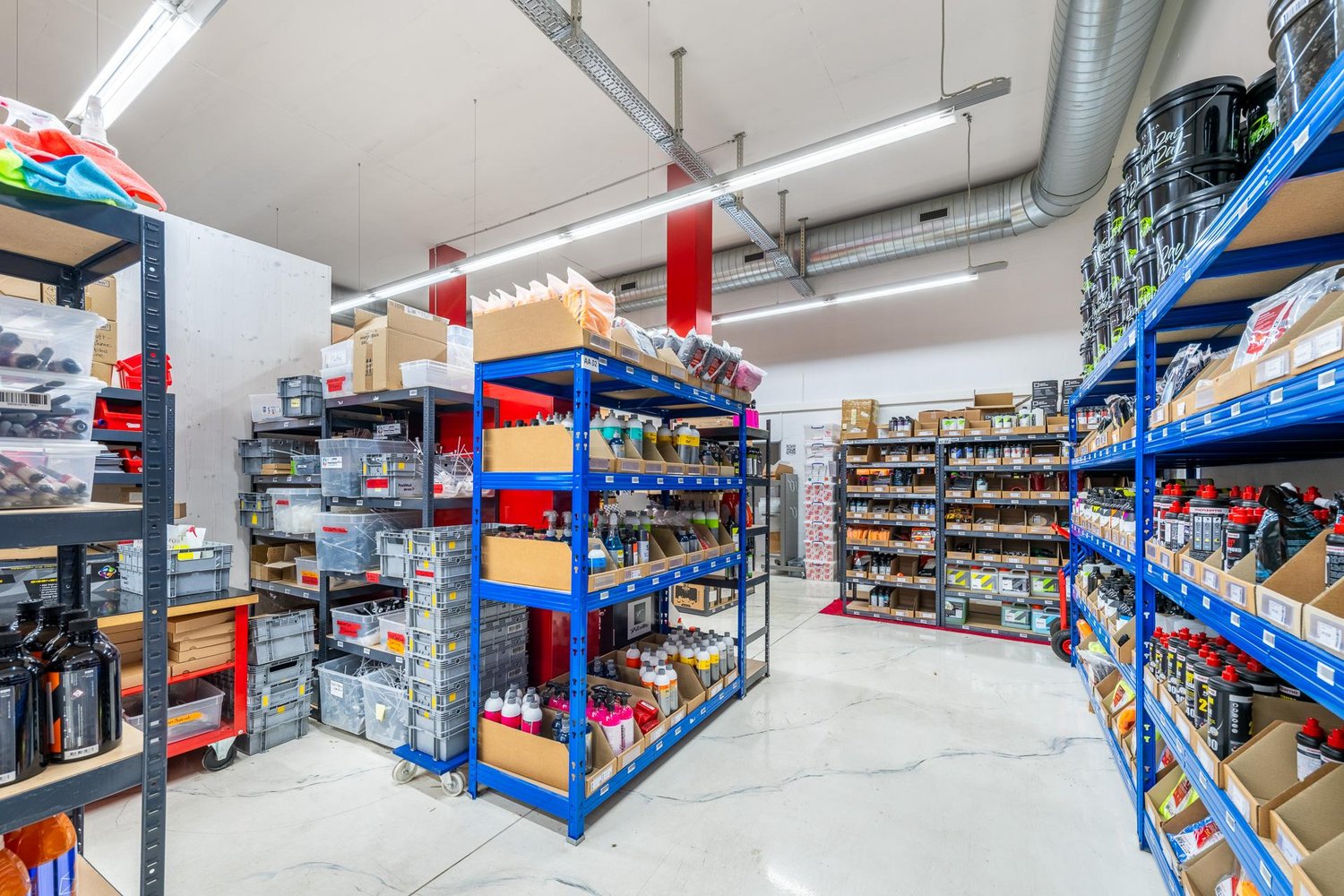 832m² commerciale
