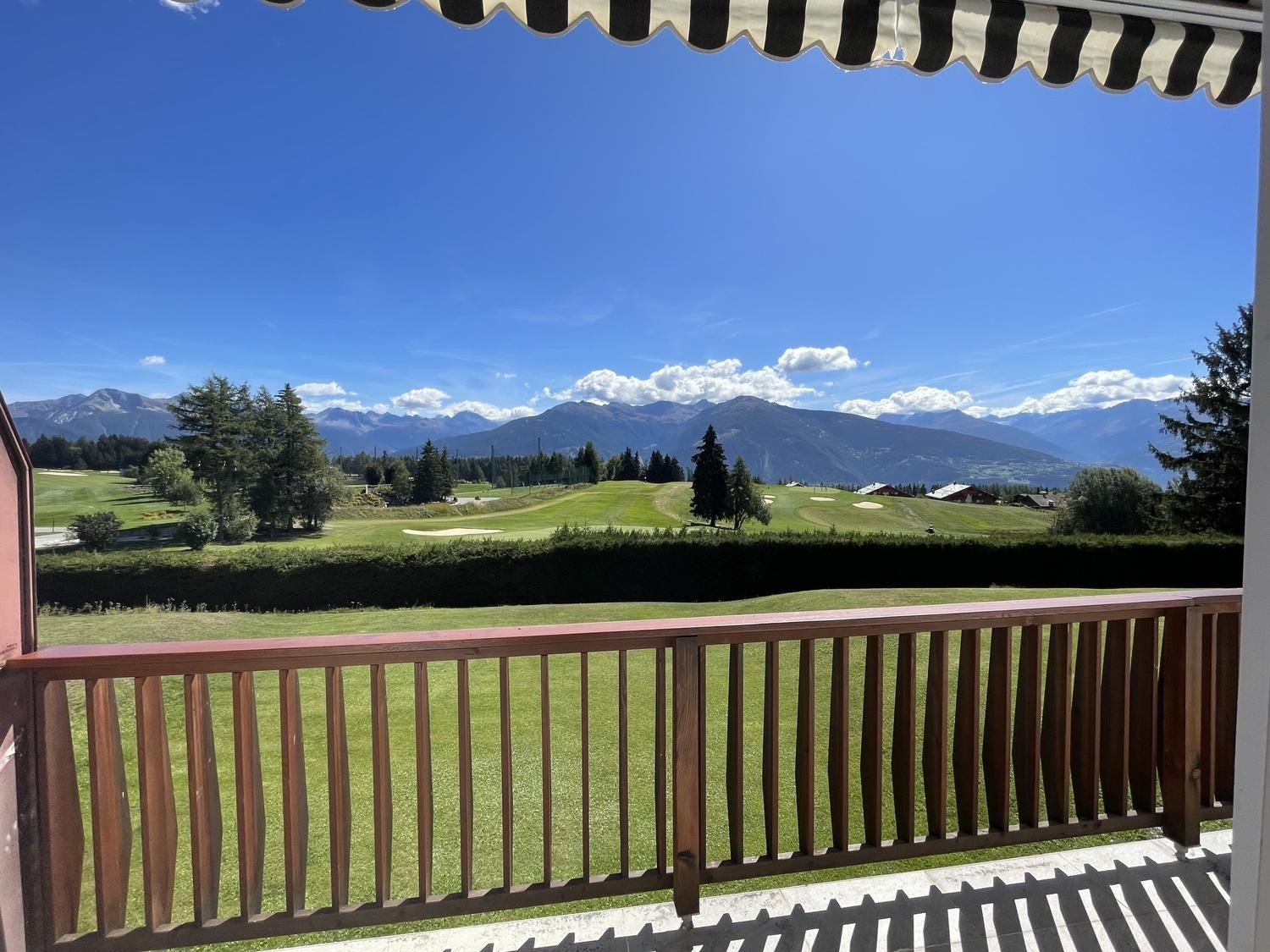 Neues Apartment mit 2 Doppelzimmern, 2 Badezimmern, Wohnzimmer, Küche, Eingang, großem Balkon, atemberaubender Blick auf den Golf, voll möbliert, Foto 10 von 10
