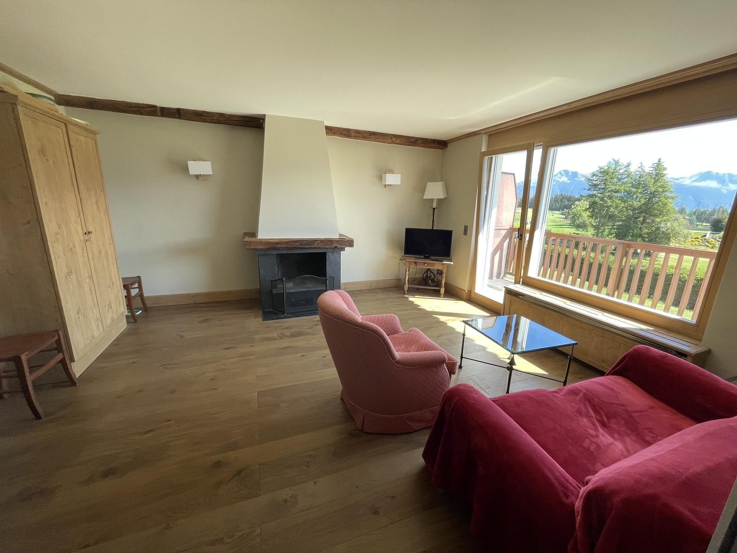 Neues Apartment mit 2 Doppelzimmern, 2 Badezimmern, Wohnzimmer, Küche, Eingang, großem Balkon, atemberaubender Blick auf den Golf, voll möbliert, Foto 2 von 10