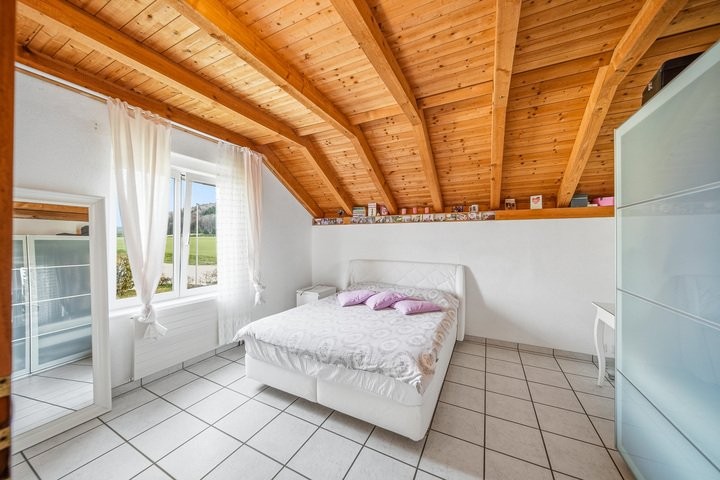 8 ½ vani casa unifamiliare