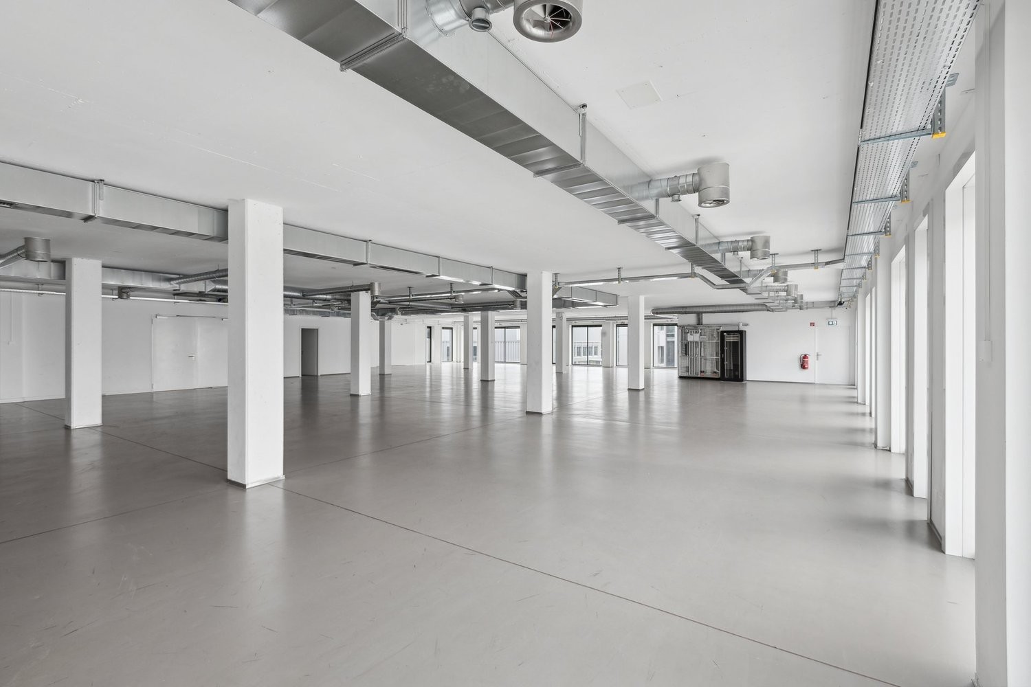450m² living / commercial building