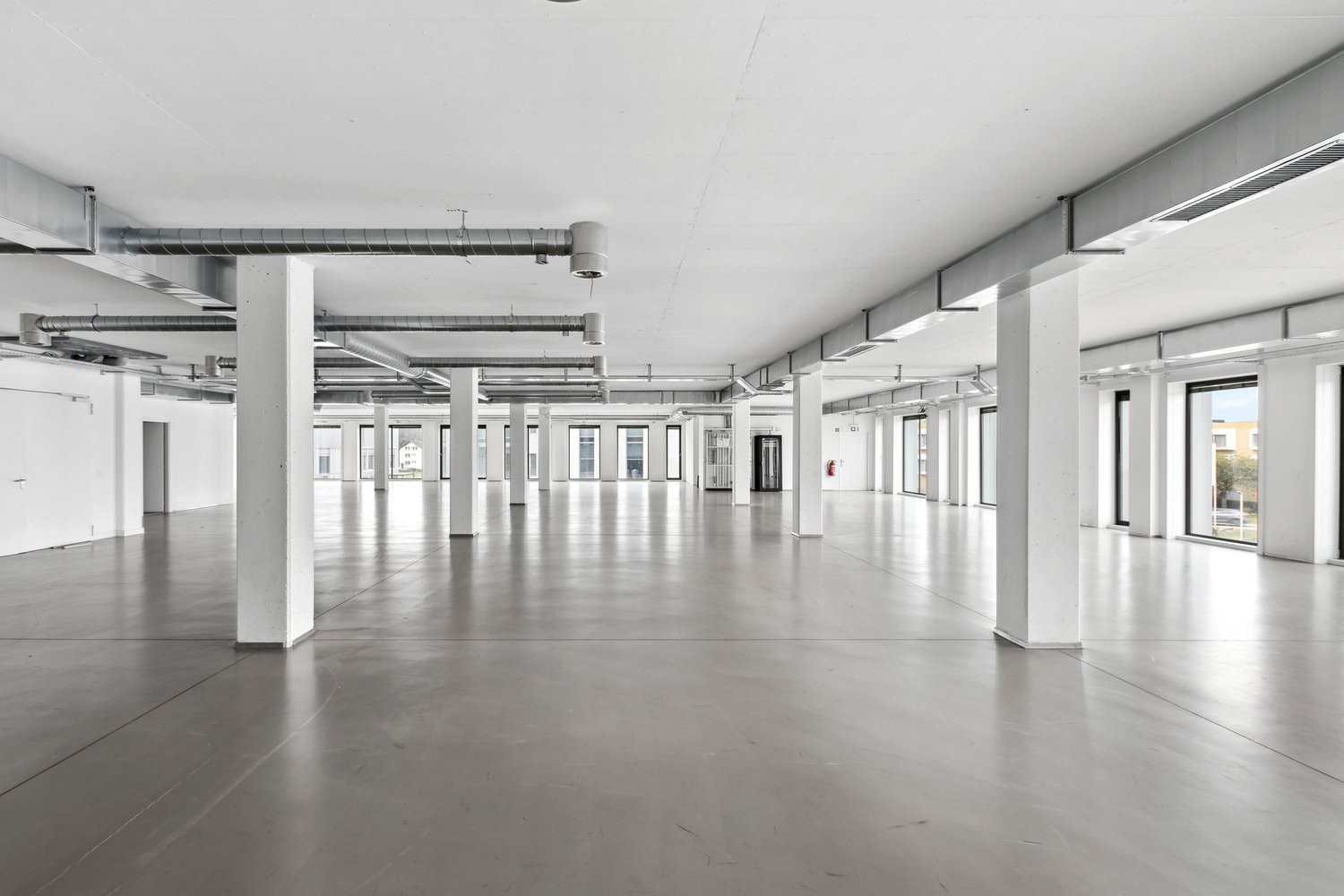 450m² living / commercial building