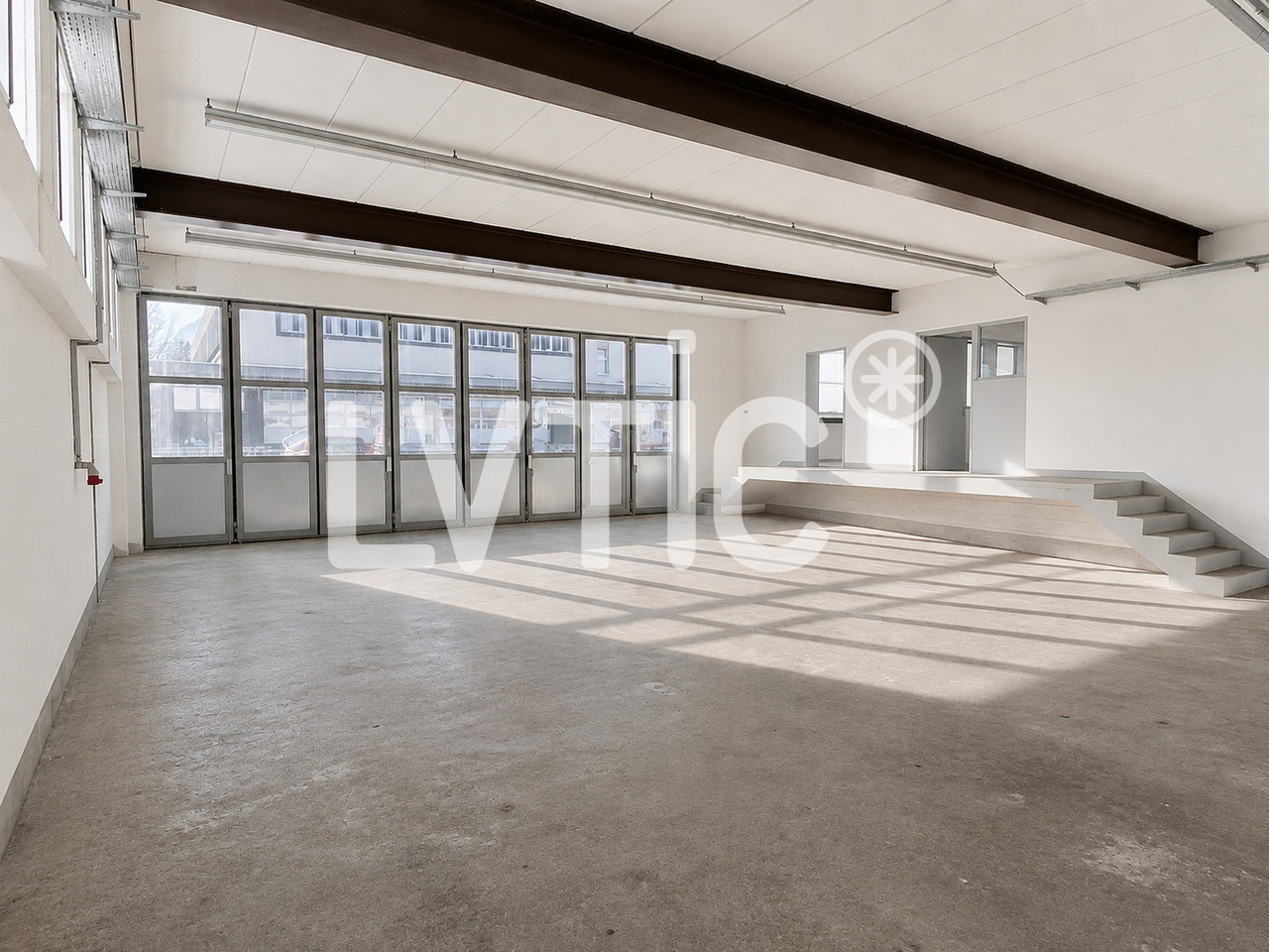305m² Industrieobjekt, Foto 3 von 7