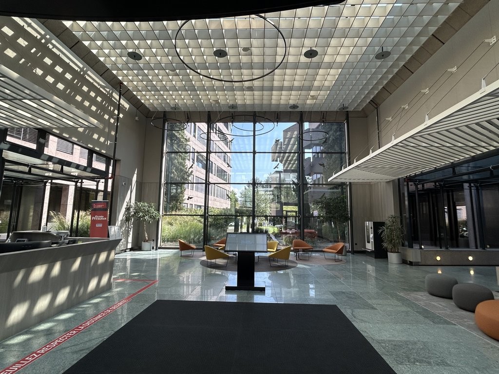 85m² office