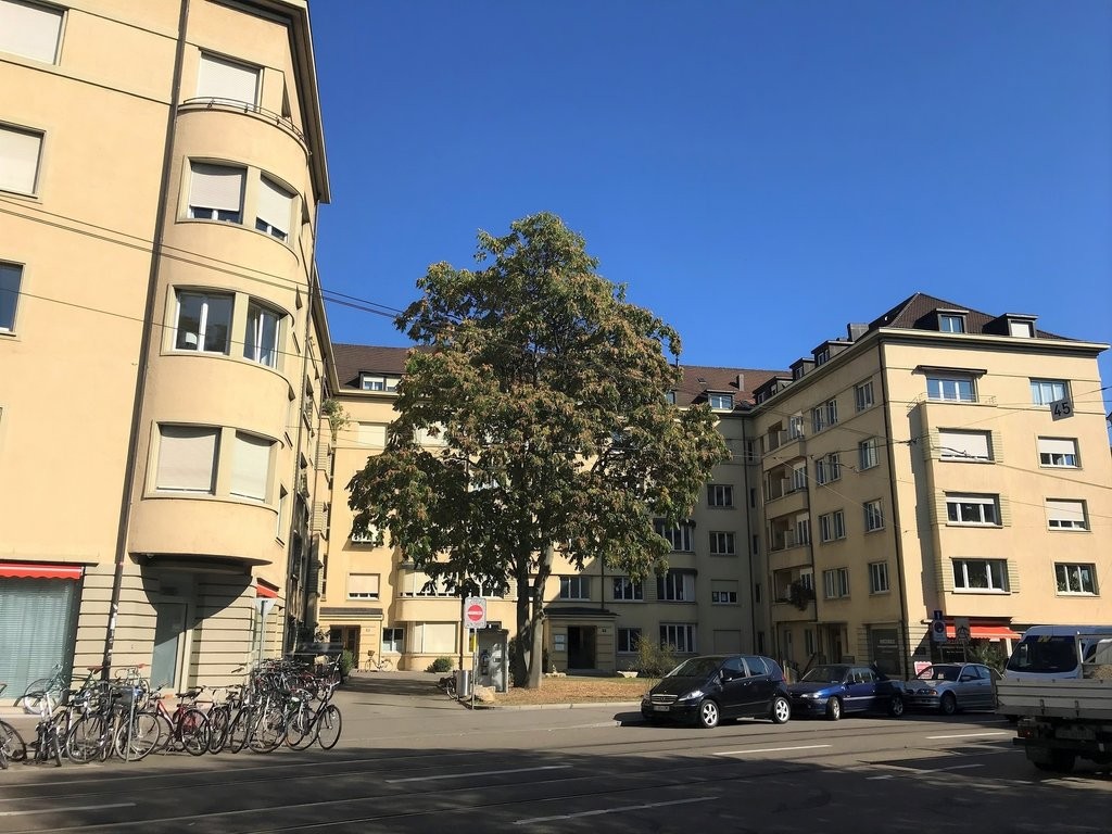 5 rooms apartment