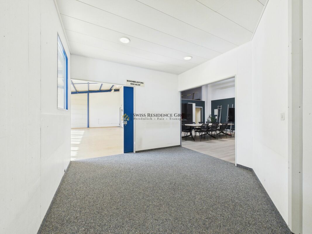 450m² storage room